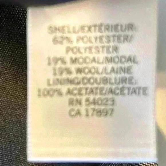 Banana Republic pencil skirt. Grey fabric with really subtle pinstripes. Size 8 - Picture 8 of 8